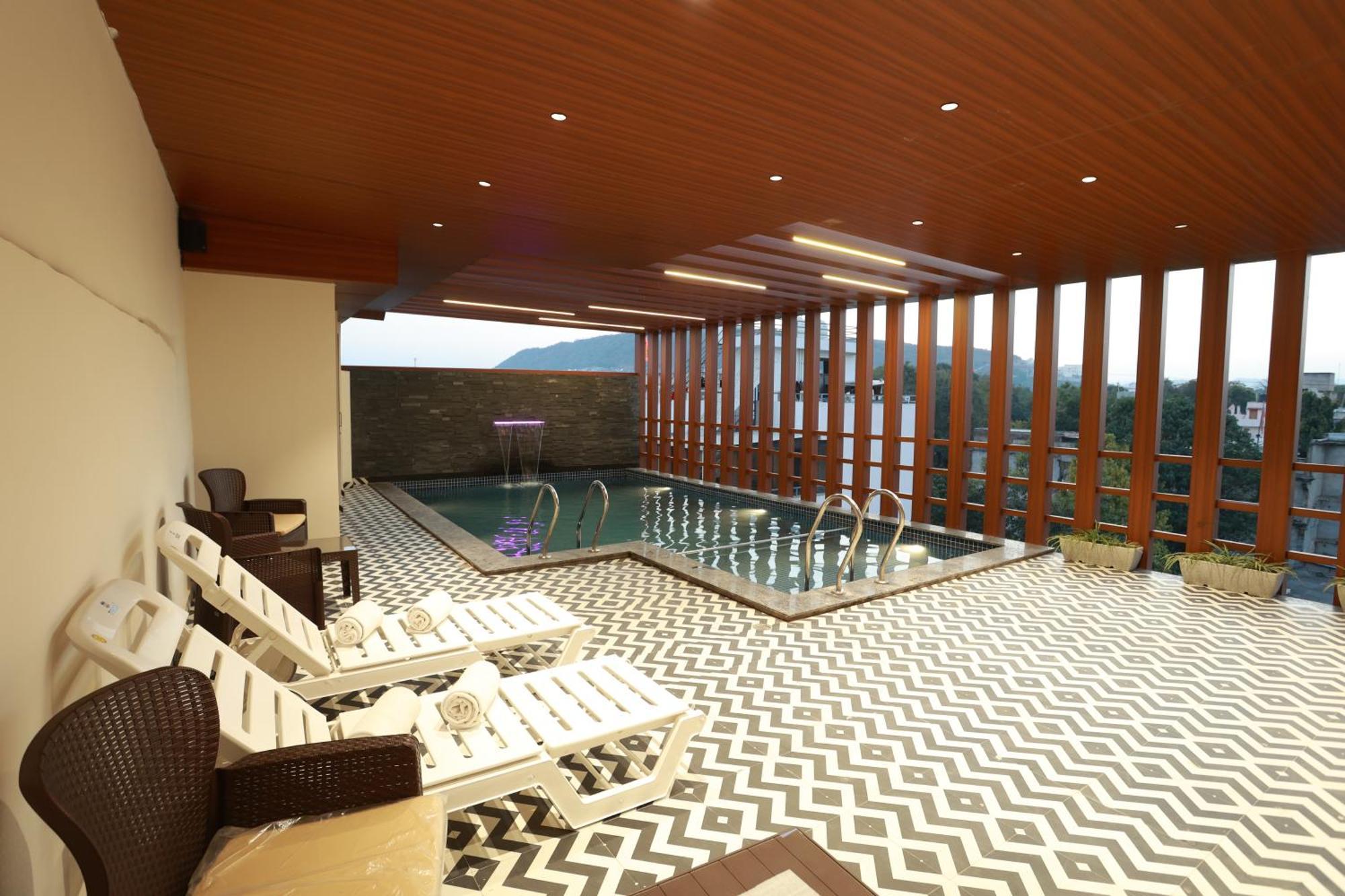 Hotel Taviral Regency Udaipur Ngoại thất bức ảnh