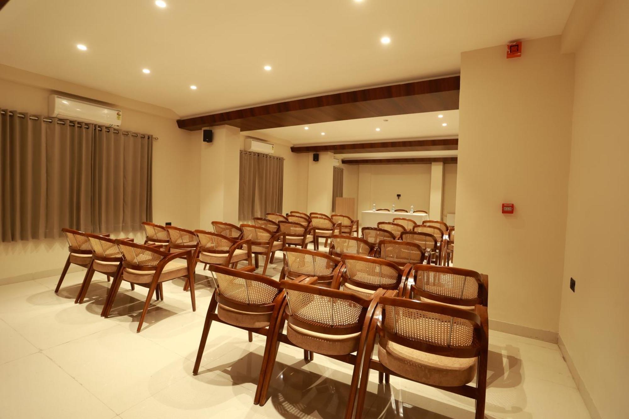 Hotel Taviral Regency Udaipur Ngoại thất bức ảnh